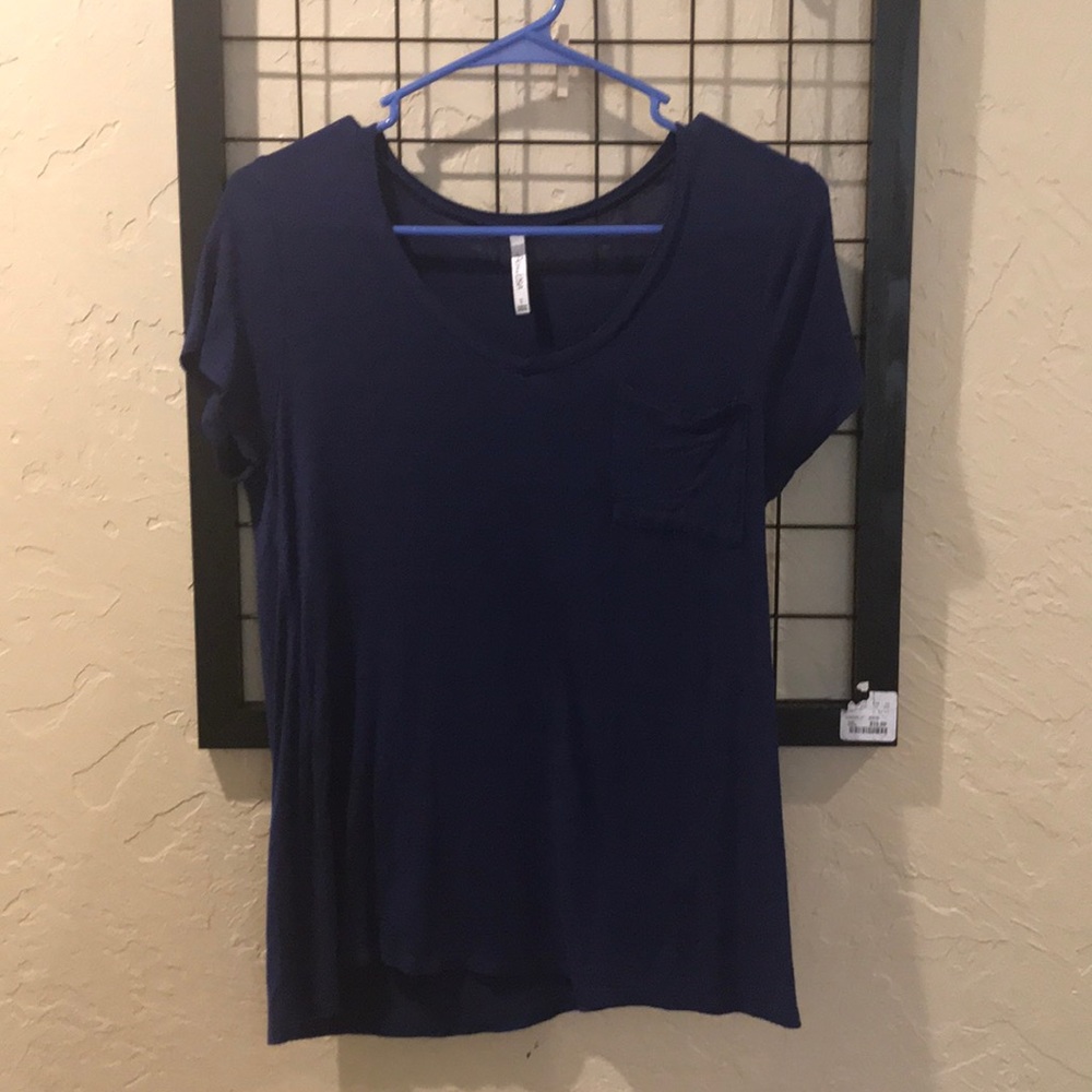 Navy tee w pocket